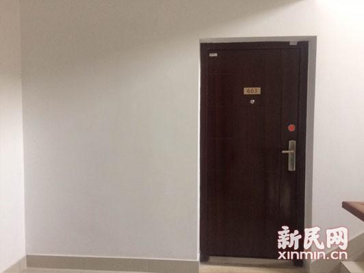 图说:如今,603室的入户门“平移”了。