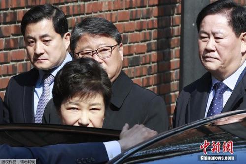 当地时间3月30日,韩国前总统朴槿惠将以犯罪嫌疑人身份出庭接受逮捕必要性审查。 当地时间3月30日,韩国前总统朴槿惠将以犯罪嫌疑人身份出庭接受逮捕必要性审查。