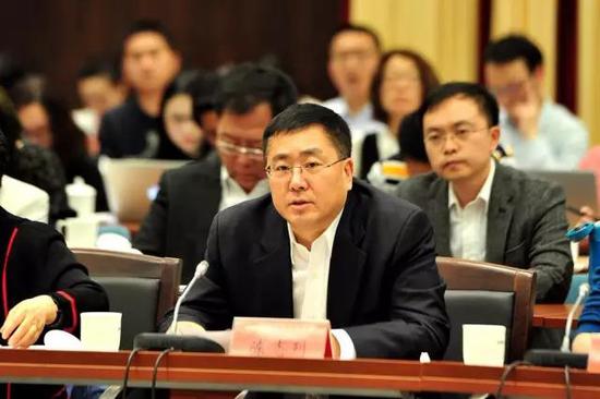 马云:线上线下不公平是伪命题 大企业理应是纳