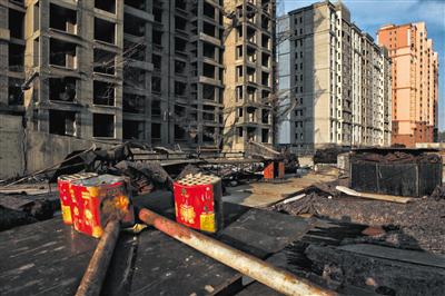 昨日，安新县，一新建楼盘已经停工数月。新京报记者 王嘉宁摄