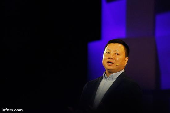 易到用车创始人周航在凤凰网一个论坛上讲述创业历程。(视觉中国/图)