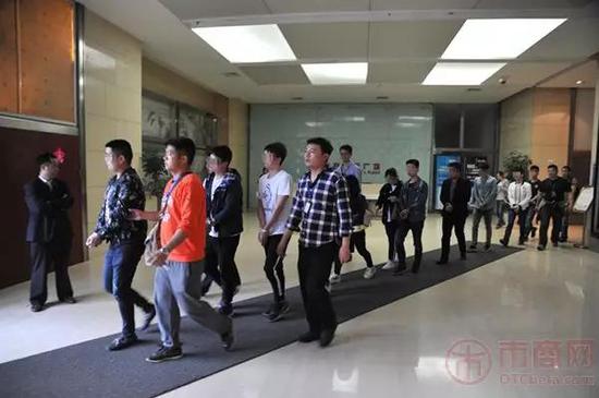 抓捕现场(本文图片均为警方供图)