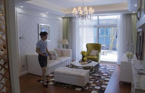 2016年8月9日，杭州余杭区，临平，一处楼盘的现房正在出售。 东方IC 图