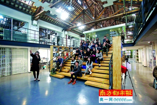 “积优社区”的开放式路演平台。社区里的20多个设计类公司经常通过讨论和分享,彼此启发和影响。