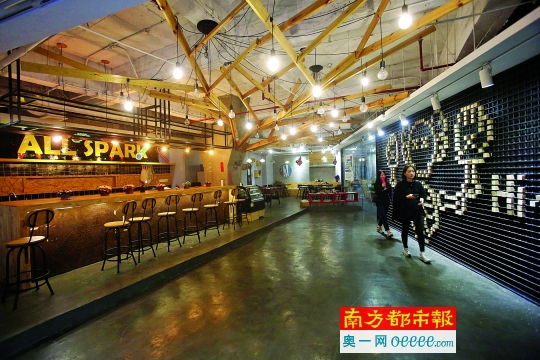 位于广州大道附近的“火种社区”,将集中发展新媒体行业的客户。图为“火种社区”内的咖啡区。