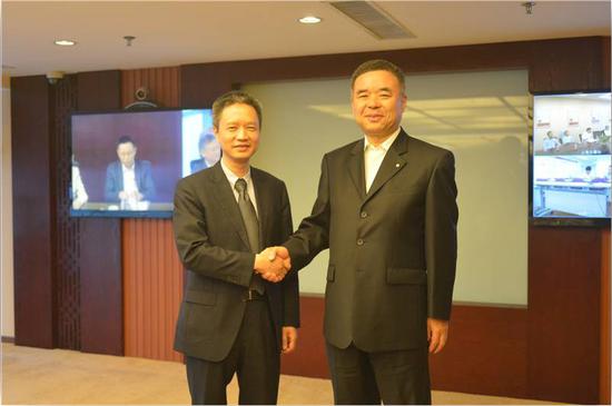 从左至右分别为招商证券现任党委书记霍达,现任董事长宫少林