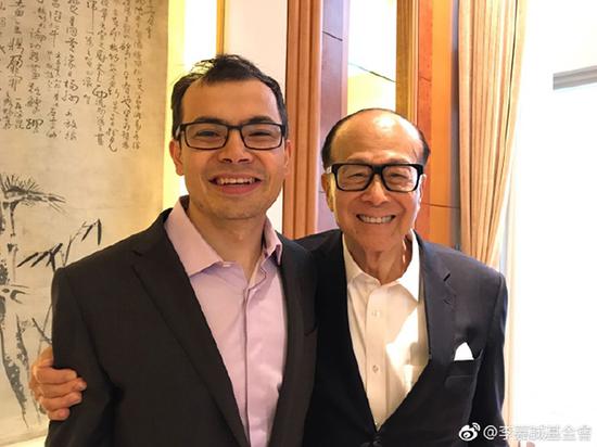 李嘉诚与Demis合影。&nbsp;
