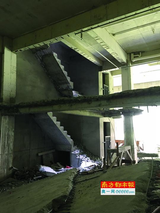     金地1号别墅19 B。违建楼板已拆除，违建面积近200平方米。