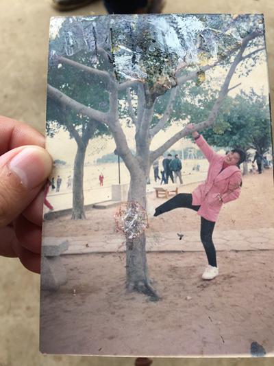 陈德才的女儿昔日在深圳留影
