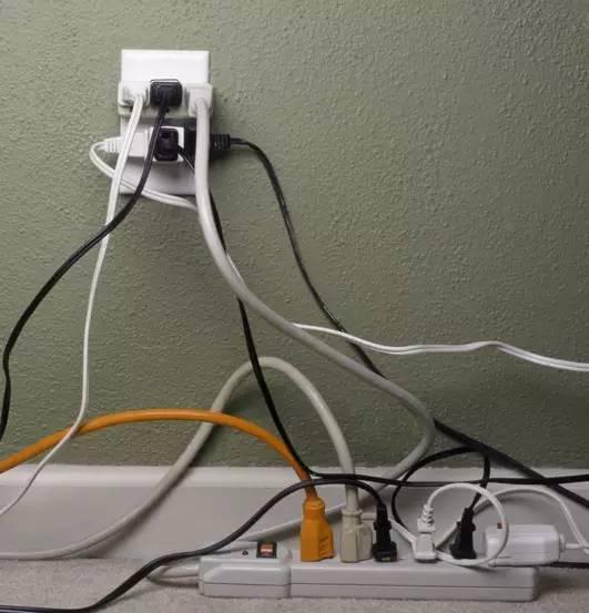 杭州保姆纵火案受害者头七 绿城集团未做任何