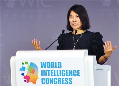 6月30日，首届世界智能大会上，格力董事长兼总裁董明珠作演讲。图/视觉中国