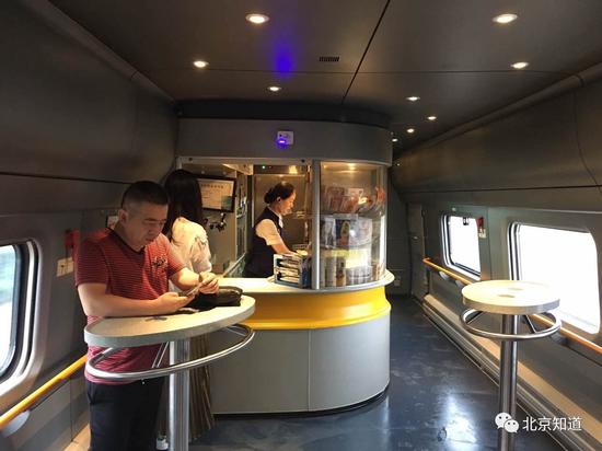 北京到雄安首趟动车上座率5成 白洋淀有接驳车