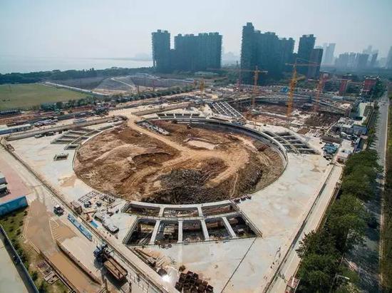 （2016年3月1日，万科与深圳地铁集团合作红树湾项目。图/视觉中国）