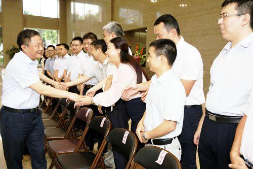 图为7月17日,孙绍骋一行到广州督察局看望慰问干部职工。 本报记者 祝桂峰 摄