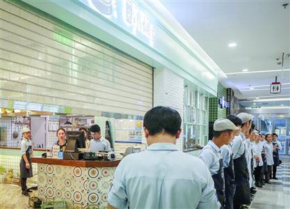 多名消费者反映在“一笼小确幸”虹口龙之梦店用餐后发生胃肠道不适　/晨报记者　张佳琪