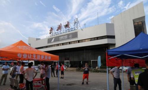 人保财险、平安产险、太平洋保险等均在受灾严重的珠海九洲机场设点服务。