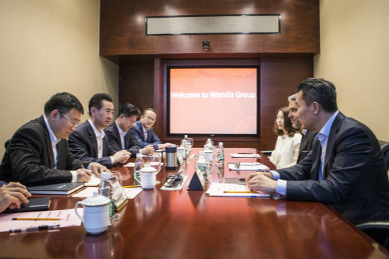 8月29日，王健林董事长在集团总部会见耐克全球市场总裁 Elliot Hill一行。万达官网