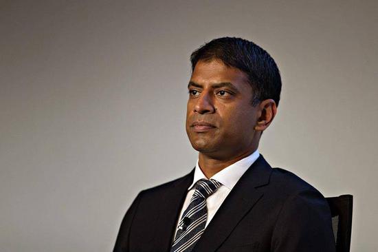 Vasant Narasimhan at a January 2017 news conference in Basel michele limina/bloomberg