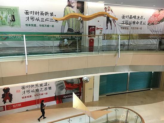 佛山桂城区一商场,已开业一年,但至今商户入驻比例低。