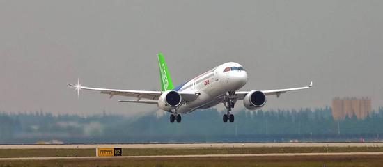 C919客机于2017年5月5日成功首飞