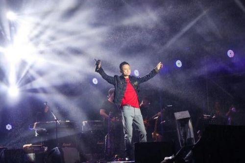 马云一口气连唱四首 网友:英文歌比中文歌唱得