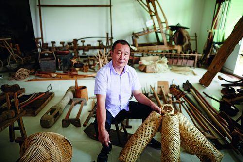 北六村村民杨春福喜欢收藏农具，最近的收藏重点转为白洋淀的捕鱼用具。