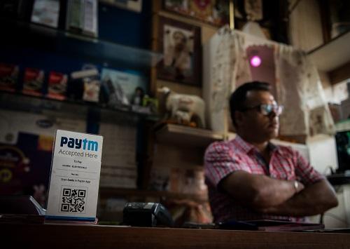 这是2017年4月12日在印度新德里一家电器店拍摄的Paytm收款二维码。 新华社记者毕晓洋摄