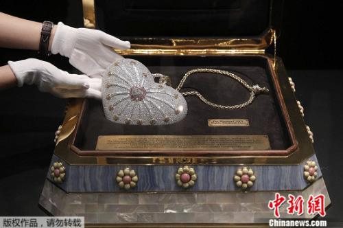 “世界最昂贵”手包将拍卖 镶嵌超过4500颗钻石(图)|手包|钻石|一千零一夜