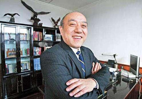 鲁冠球在萧条中飞跃的大智慧:坚持到最后才是赢家