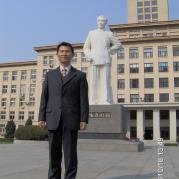 鲁政委：欧元区QE让人民币走到十字路口