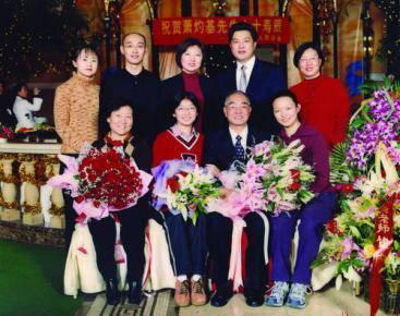 2003年12月萧灼基教授七十大寿家人合影