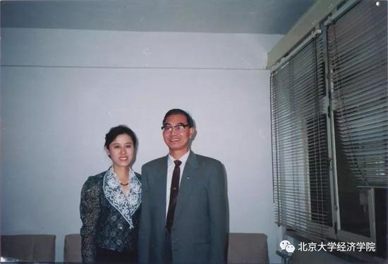 孙祁祥发文悼恩师萧灼基:他值得后人永远敬重与敬仰|孙祁祥|北大|萧灼基_新浪财经_新浪网