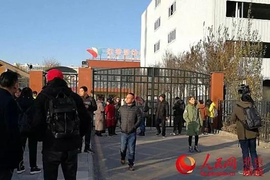 红黄蓝幼儿园虐童事件追问:扎针吃药 谁的病?