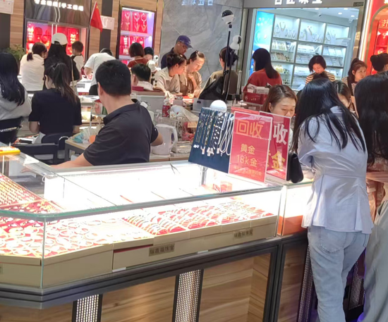 实探深圳水贝市场：金价再创新高，商家不敢加仓压货