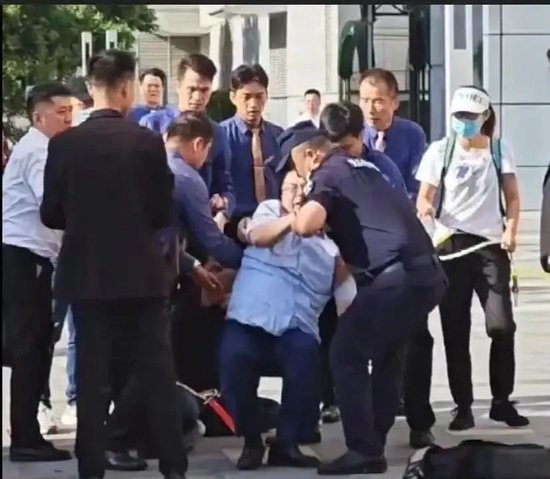 “姚老板”活该被打？宝能旗下私募“易顺成”因欠薪被罚