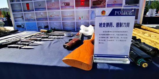 图:黑龙江绥化市扫黑除恶专项斗争阶段性成果展。摄影:吴一然