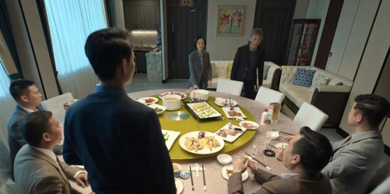 《九部的检察官》再刮反腐风暴:贪官家藏的茅台酒,成了烫手山芋