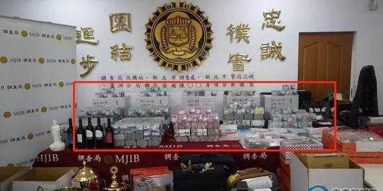 (框框里都是钱……)