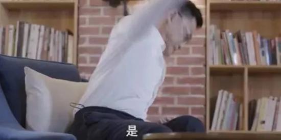 真人官方首页_首都师生用剪纸艺术向祖国表白