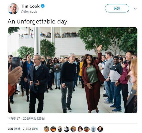 图 via bloomberg.com;苹果从硬件设备向服务转变是对投资人耐心的考验