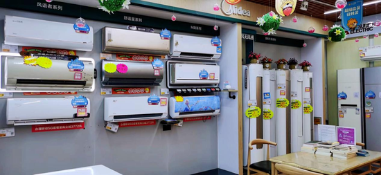 Note: A corner of the air-conditioning counter of Suning Tesco Midea