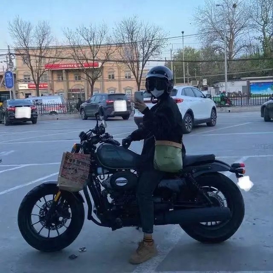 飘飘和她的大韩GV300 / 受访者供图