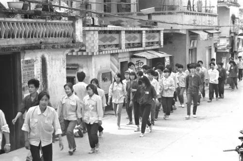深圳特区的打工妹（1992年9月10日发）。新华社记者 潘家珉 摄