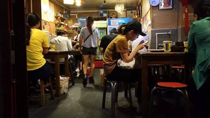 口红效应:低价消费的经济轮回