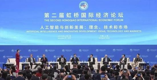 亚博博彩公司是哪里的公司,荷载7人实载14人 面包车司机严重超载被查处
