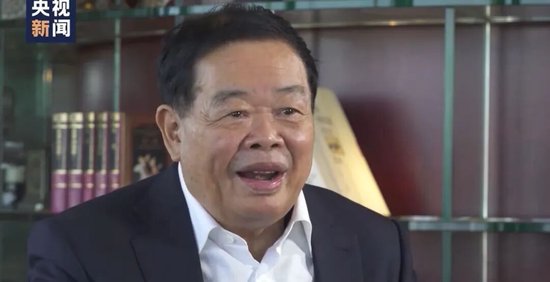 年赚75亿，“玻璃大王”曹德旺辞职！70后儿子接棒