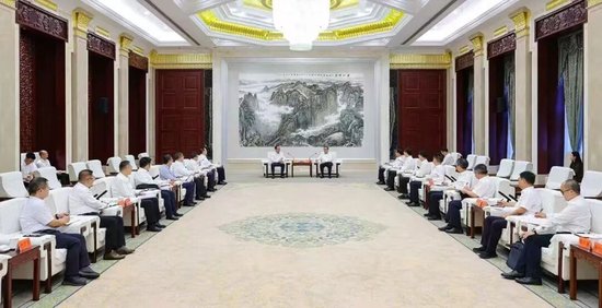 贵州省委书记徐麟会见吉利控股集团首席执行官安聪慧