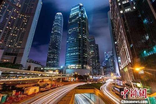 香港中环写字楼林立。中新社记者 张炜 摄