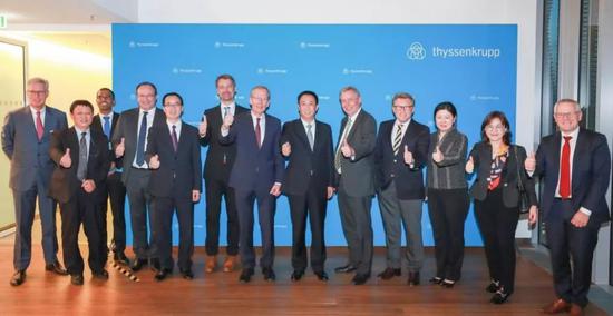 26646金博注册-办户籍证明、车辆6年免检 沪“随申办”让市民生活更便捷