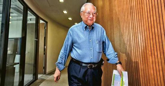 不过近年来,胡应湘再次活跃起来。